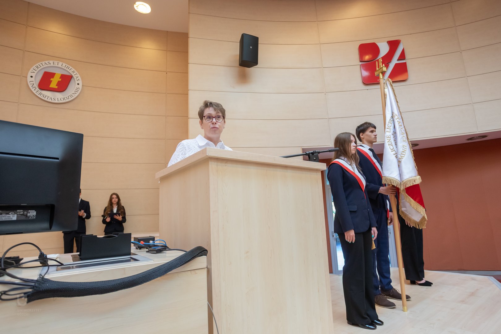 Dyrektorka PLO UŁ i prorektorka UŁ, prof. Małgorzata Wrzesień, podczas przemówienia na zakończeniu roku szkolnego PLO UŁ