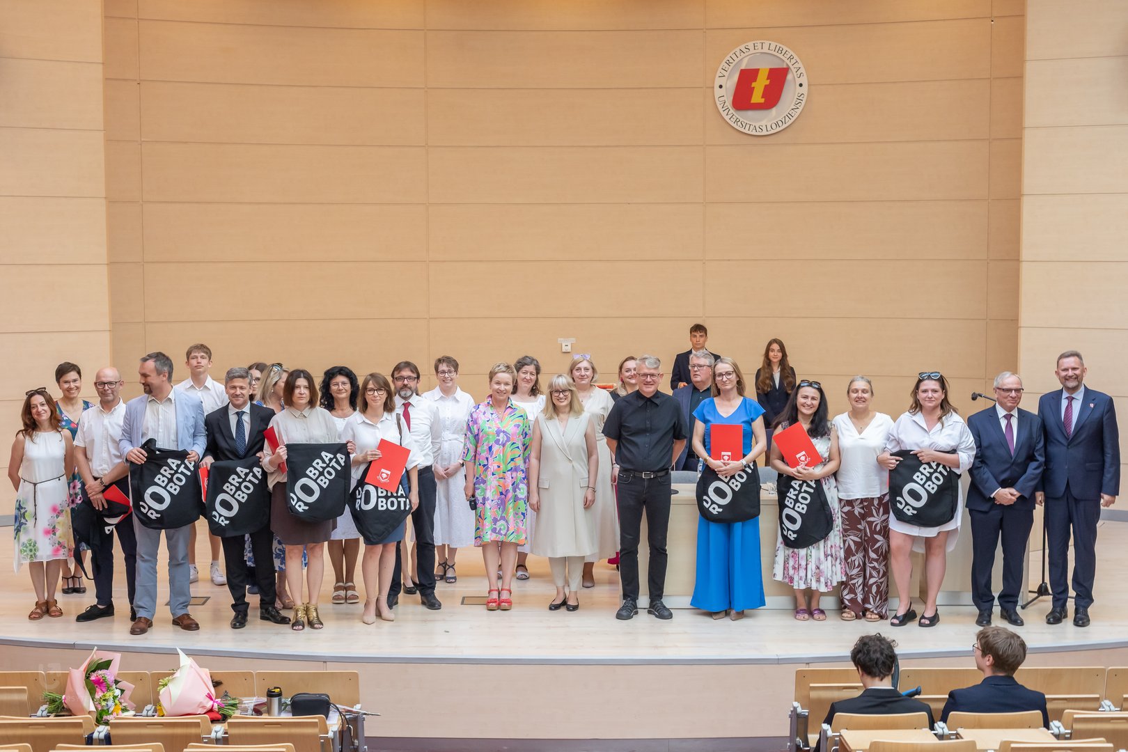 Rodzice uczniów i uczennic PLO UŁ na zakończeniu roku szkolnego