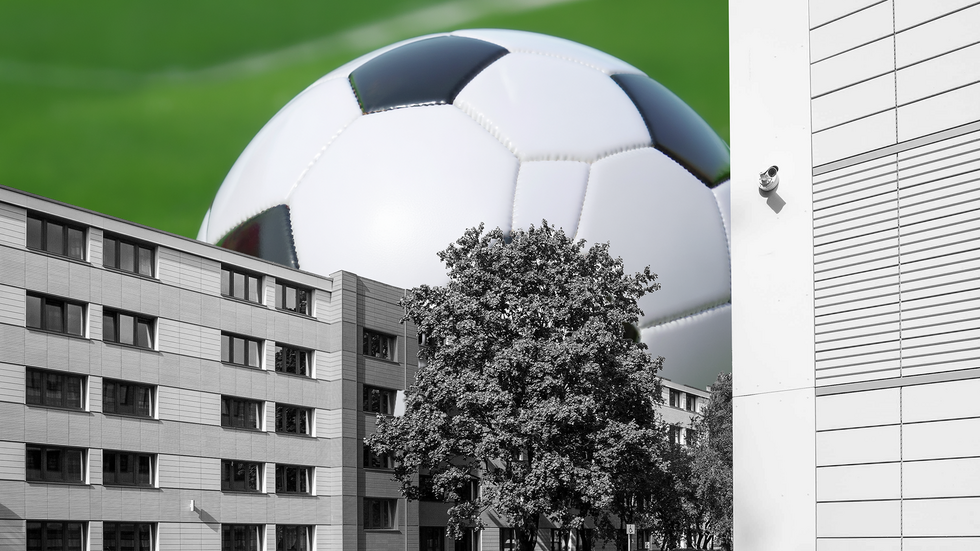 Akademiki UniLodz i piłka do gry w tle