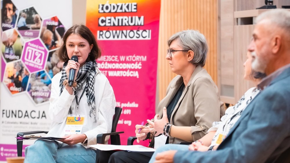 Zdjęcie uczestników rozmowy. 