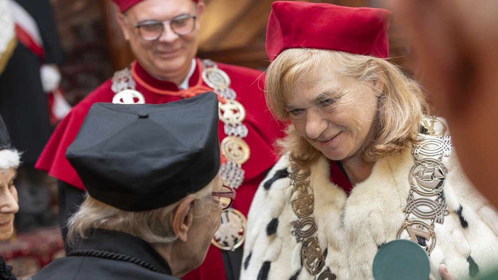 rektor UŁ podczas uroczystości odnowienia doktoratów