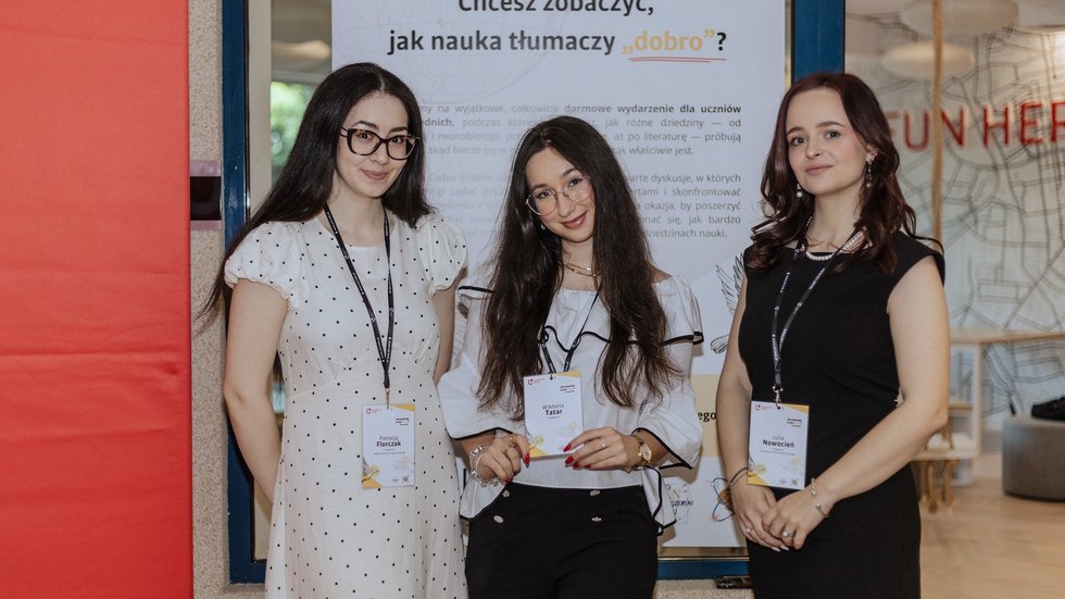ludzie na konferencji