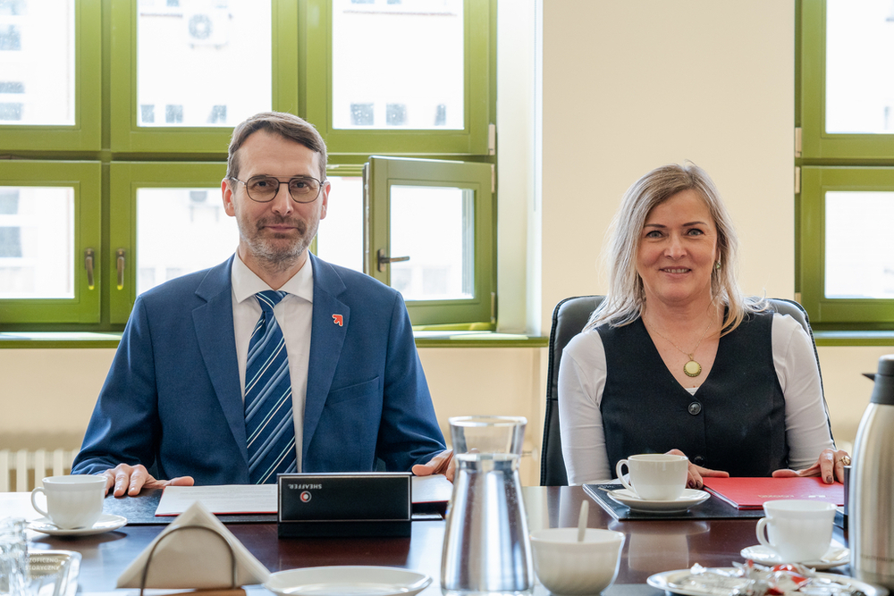 Rektor UŁ oraz Dyrektorka Biblioteki Miejskiej w Łodzi
