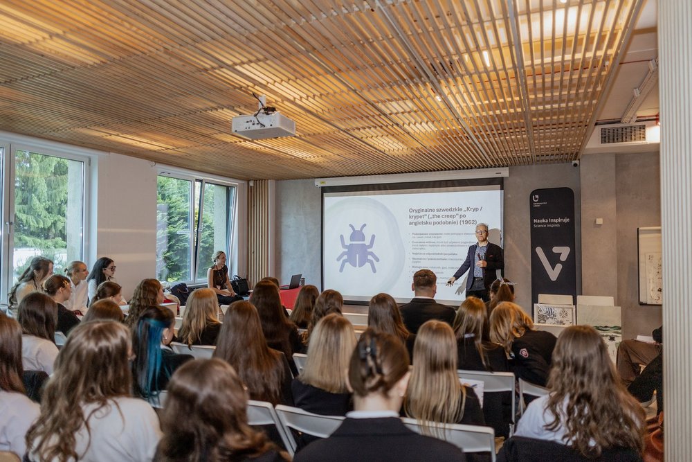 ludzie na konferencji