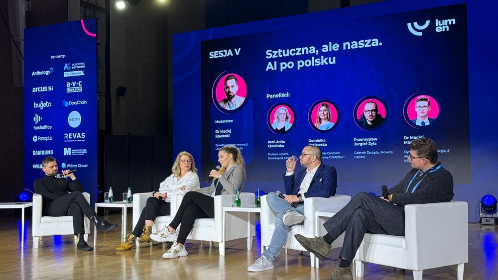 Zdjęcie osób biorących udział w panelu