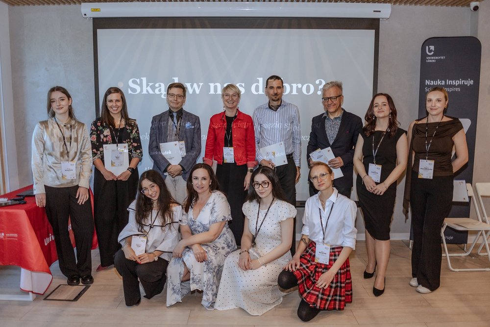 ludzie na konferencji