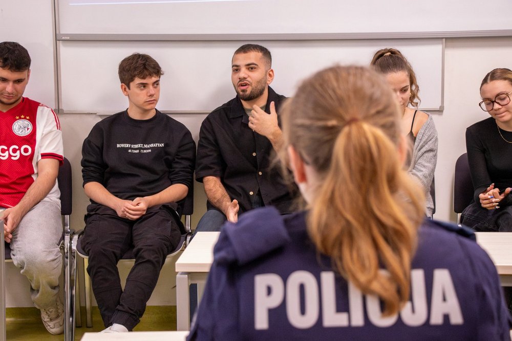 studenci podczas dyskusji
